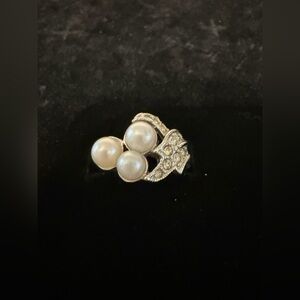 Avon Elegant Pearl Cluster Ring with Crystal Accents - White